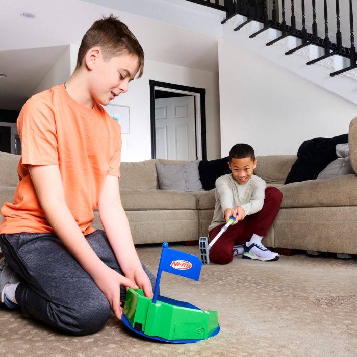 NERF Pivot Putt Golf Game - Automatically Fires Back the Golf